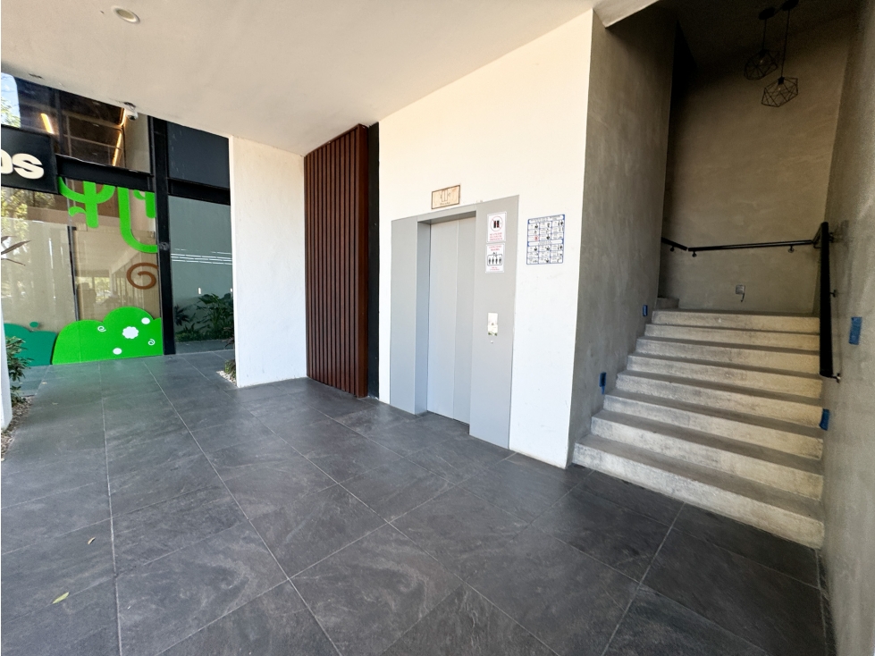 Xcumpich Amplio Local Comercial En Planta Alta Renta Plaza Vector - 4