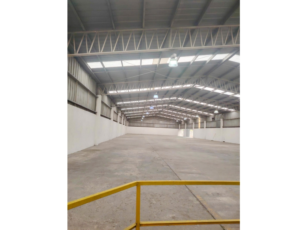 Periférico Poniente Mérida Bodega en Renta de 1600m² Con Andenes - 3