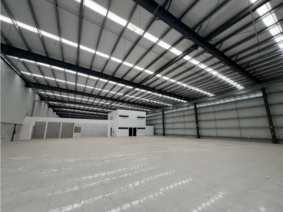 Altabrisa Periferico Norte en Merida Bodega en Renta de 2350M2 - 3