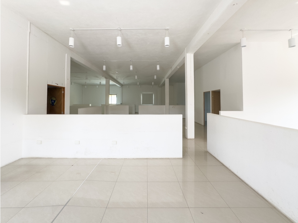 Avenida Itzaes Edificio comercial venta con bodega local y oficina - 3