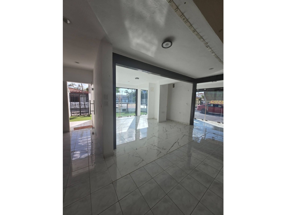 Monterreal Edificio Comercial en Venta en Esquina - 6