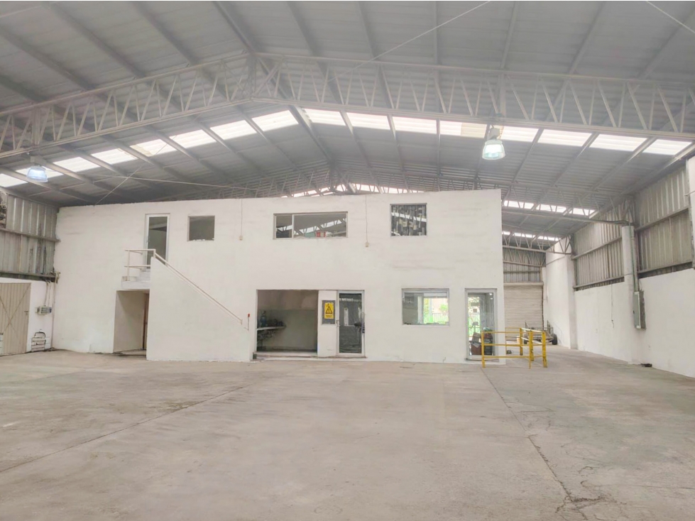 Periférico Poniente Mérida Bodega en Renta de 1600m² Con Andenes - 4