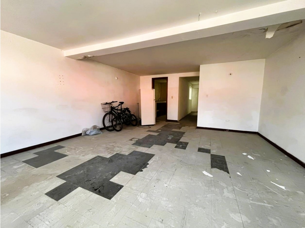 Venta Casa 3 pisos Zona de recuperación Urbana - La Favorita, Bogotá — foto 2