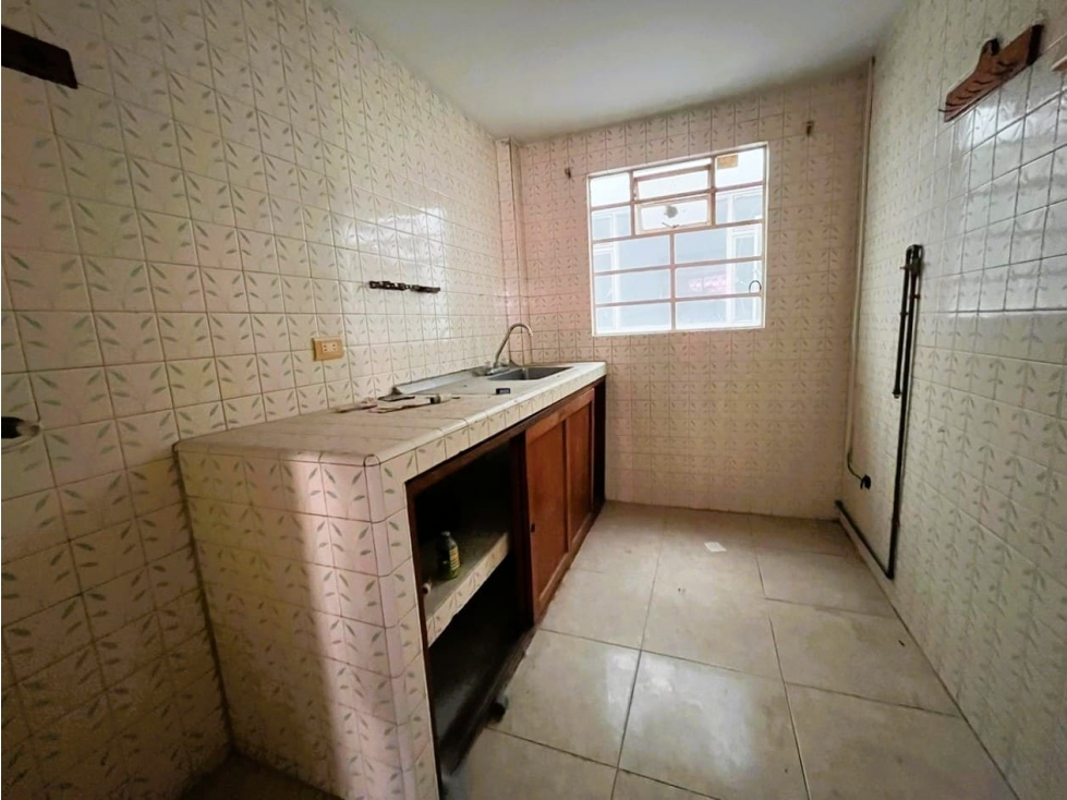 Venta Casa 3 pisos Zona de recuperación Urbana - La Favorita, Bogotá — foto 3