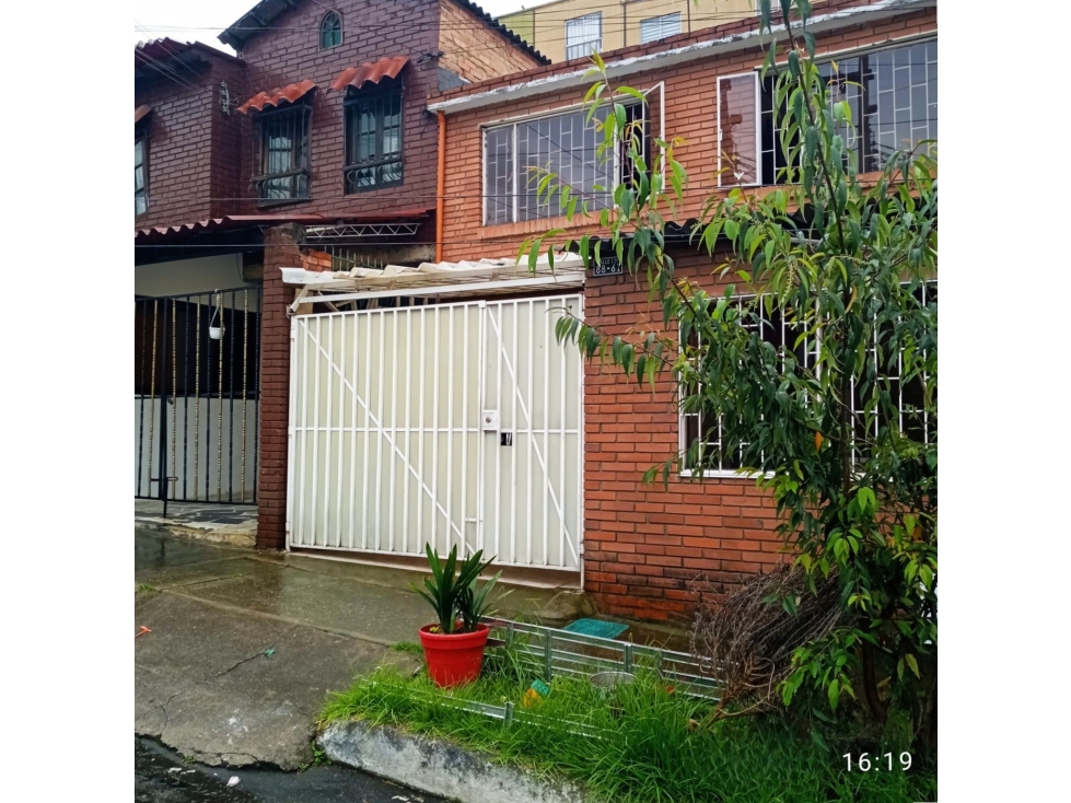 Casa Bifamiliar Rentable en Venta en Suba Centro