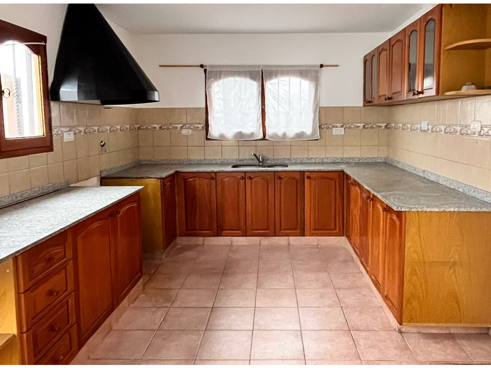 ALQUILER: Casa sobre calle Córdoba 1015 de Santa Rosa — foto 2
