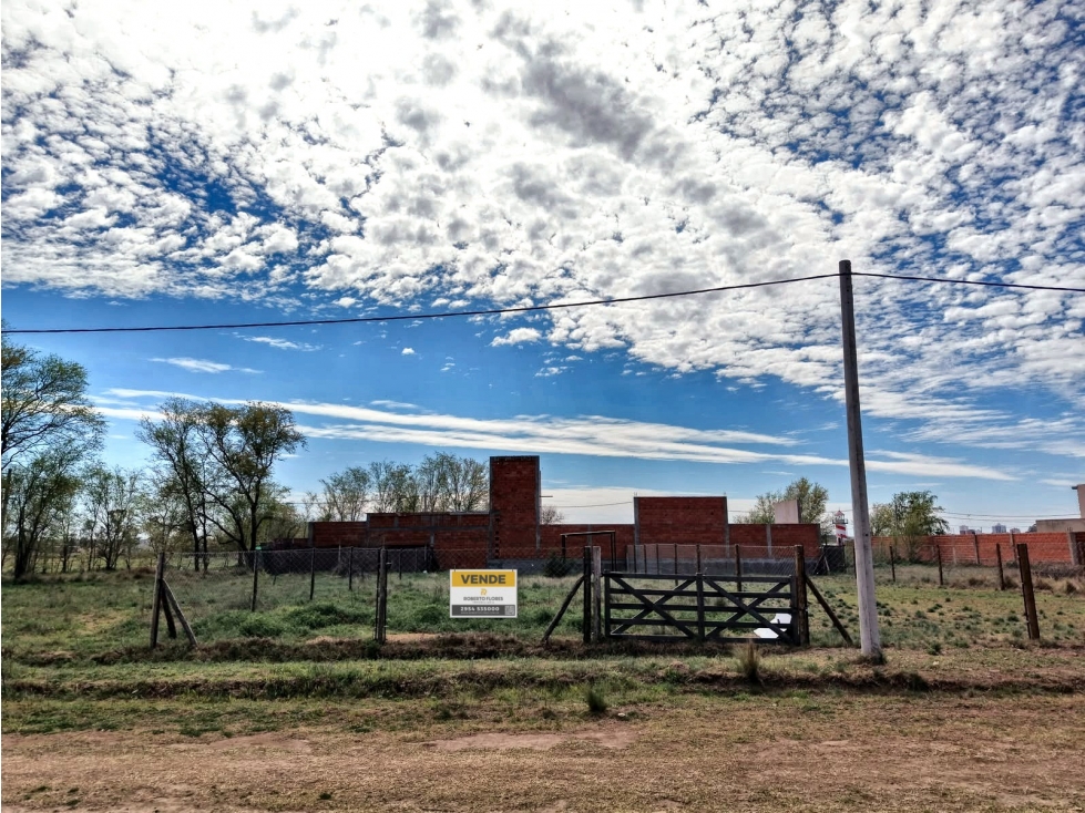 VENTA: Lote s/calle Alelíes 912 entre Berton y Av. Uruguay, Santa Rosa - 1