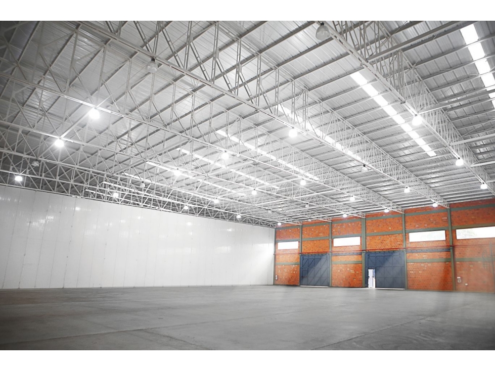 DEPOSITO DE 1.350 m2 ZONA AEROPUERTO - 1