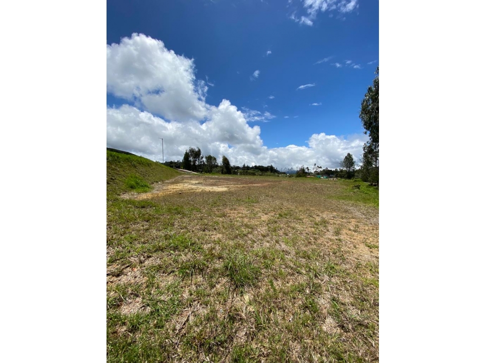 LOTE EN VENTA EN UNIDAD CERRADA - 2