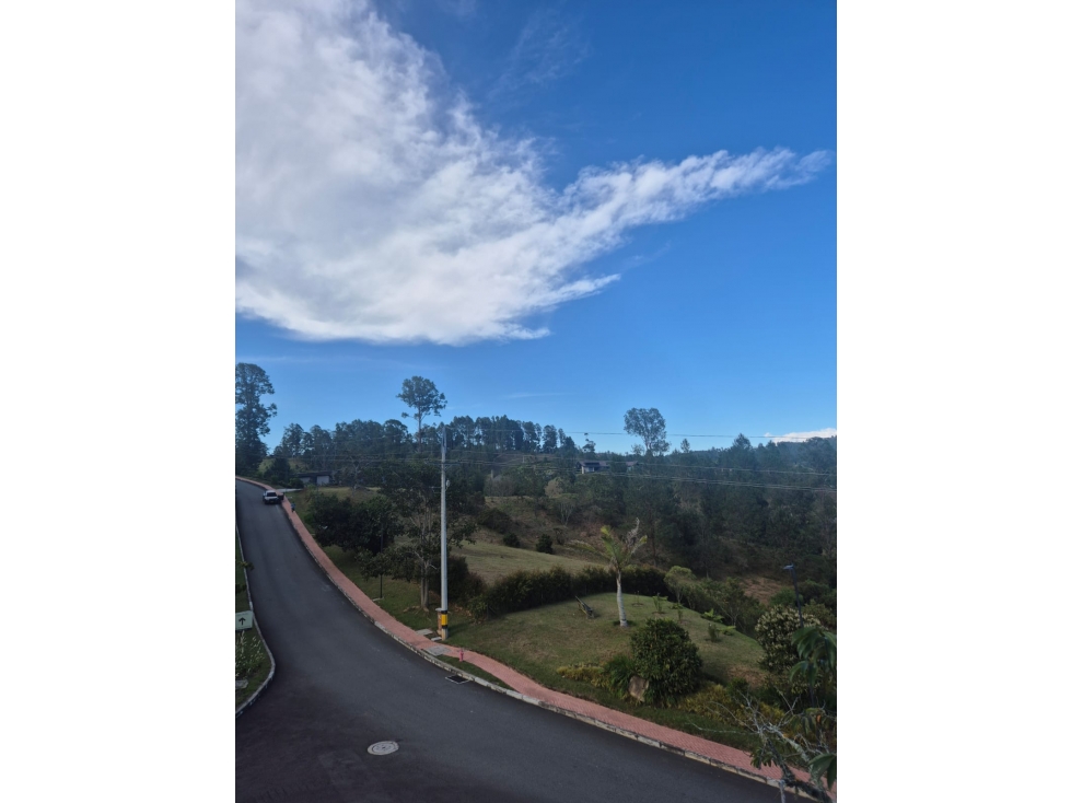 HERMOSO LOTE EN VENTA EN HORIZONTES EN EL RETIRO (VÍA LA CEJA) — foto 2