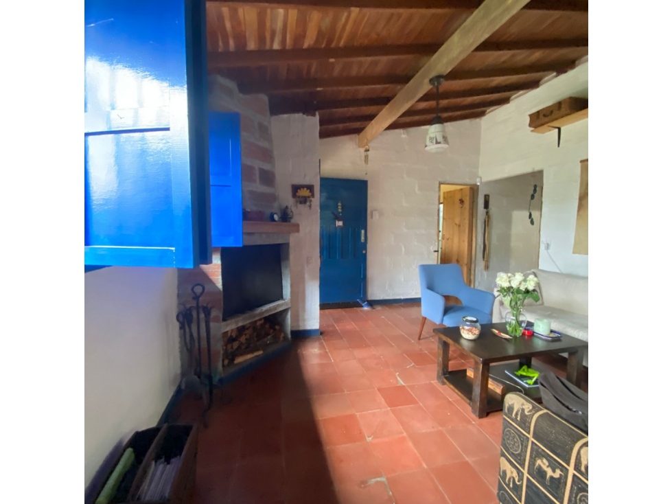 CASA TRADICIONAL EN EL BOSQUE EN SANTA ELENA