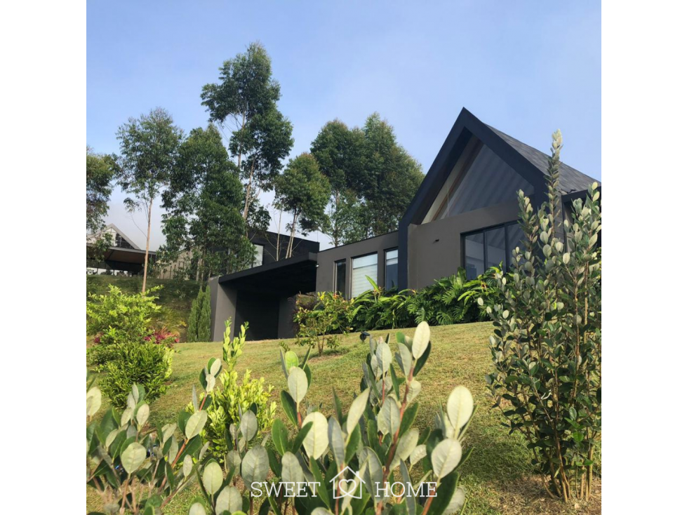 HERMOSA CASA EN RENTA EN EL RETIRO