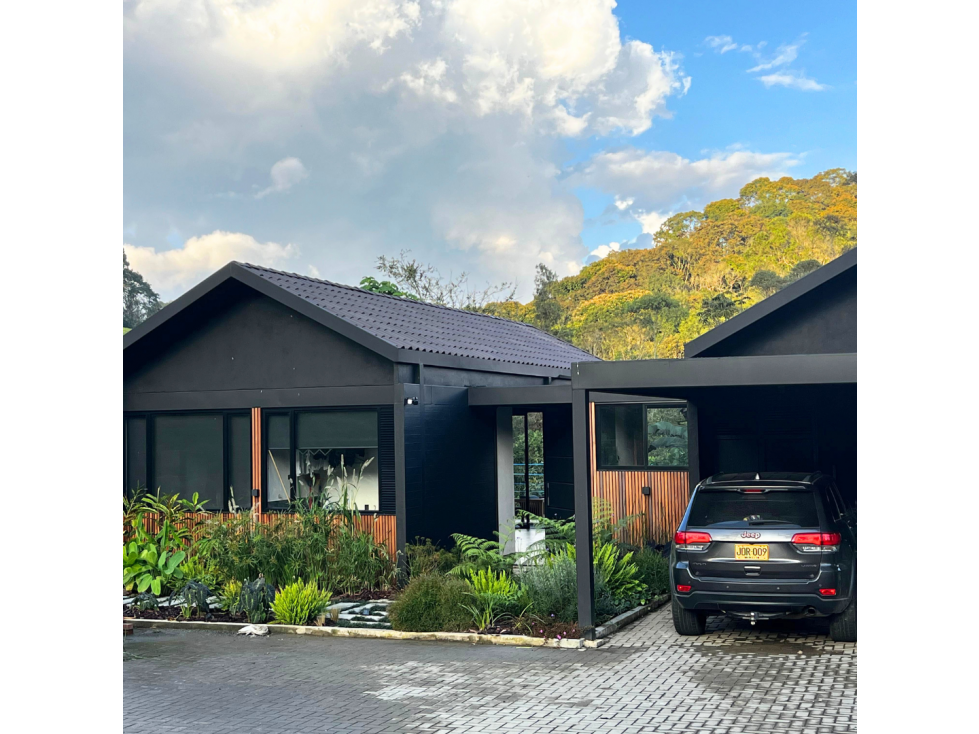 HERMOSA CASA CONTEMPORANEA EN MONTESERENO