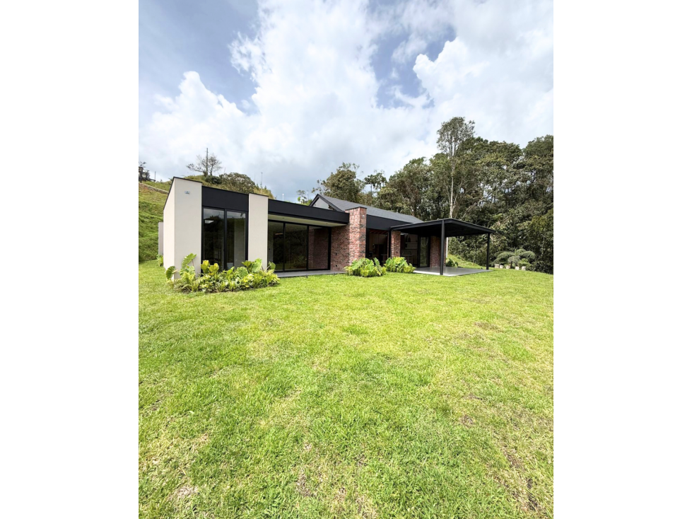 EXCLUSIVA CASA EN VENTA EN MONTE SERENO VILLAS, RETIRO