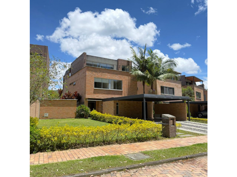 EXCLUSIVA CASA CAMPESTRE EN RENTA EN LLANOGRANDE