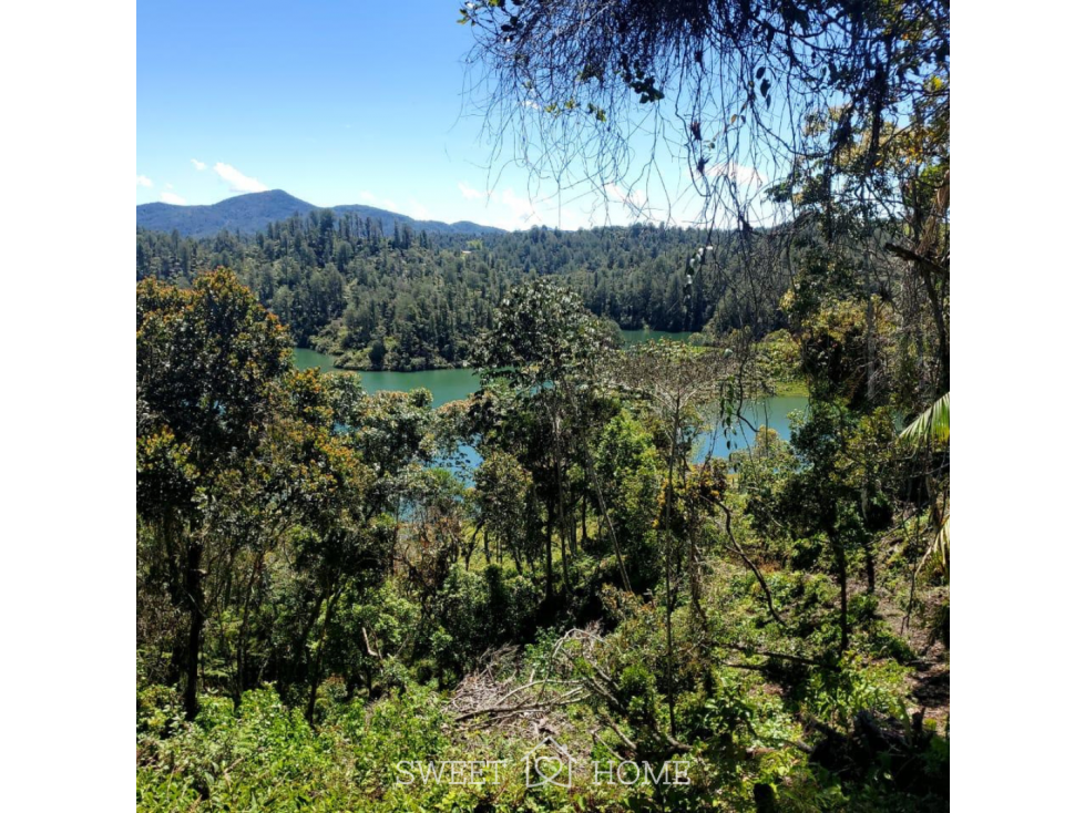 HERMOSO LOTE TURISTICO EN VENTA EN GUATAPÉ — foto 2