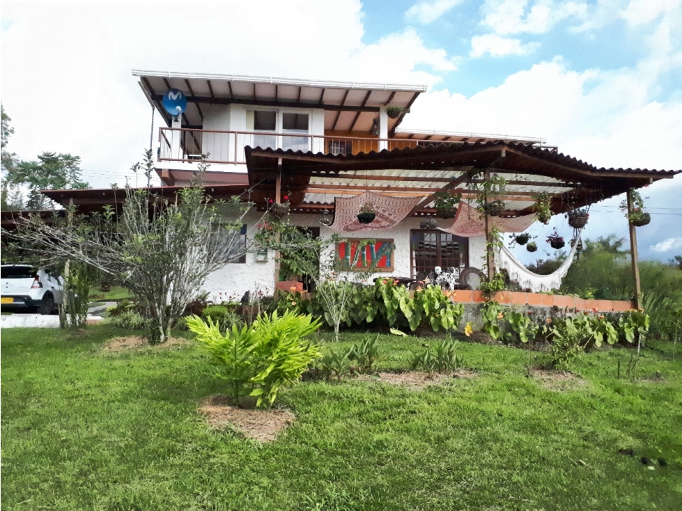 EN VENTA CASA CAMPESTRE EN VÍA ARMENIA, PEREIRA
