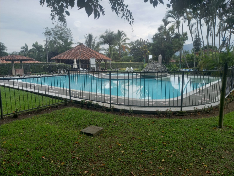 Se vende Casa Campestre en Condominio Viterbo, Caldas - 1