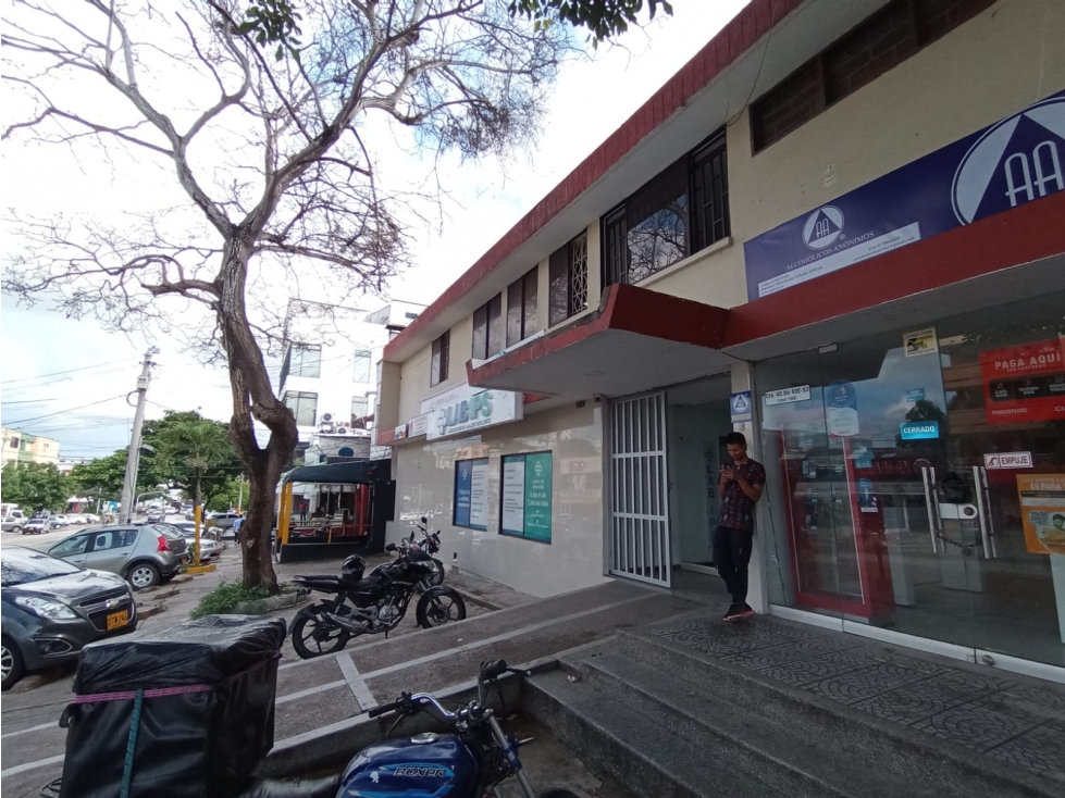 LOCAL EN LAS DELICIAS — foto 2
