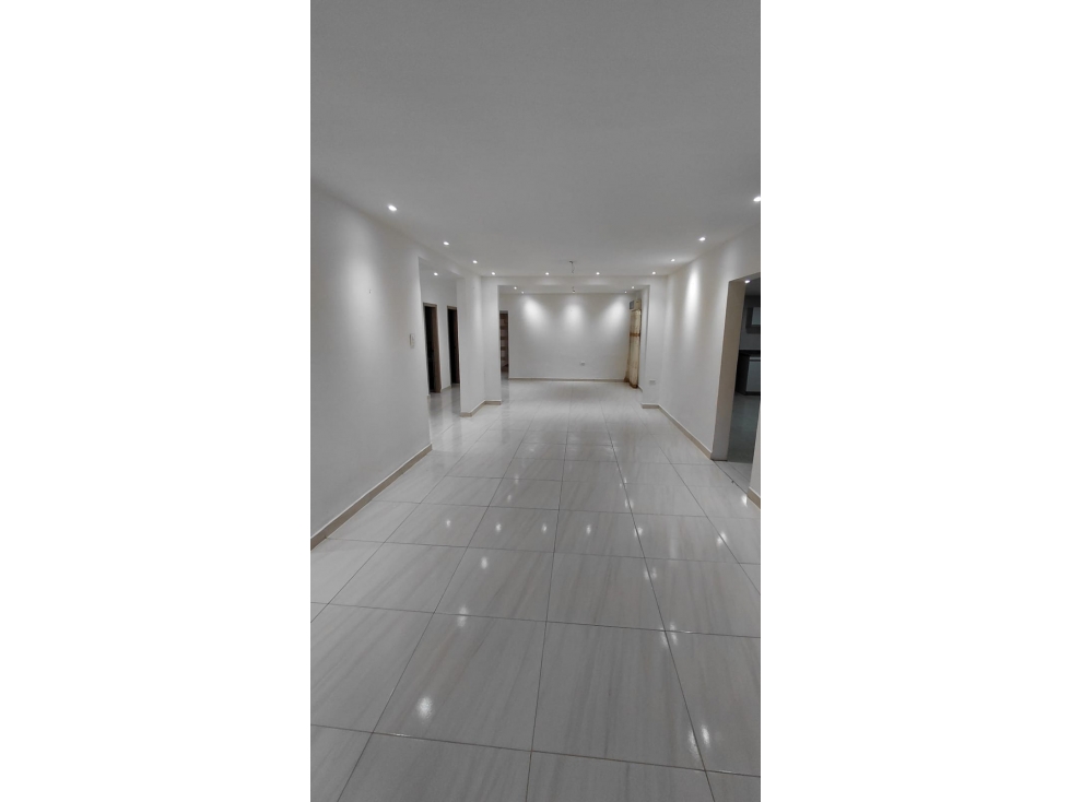 ARRIENDO CASA COMERCIAL EN GRANADILLO — foto 2