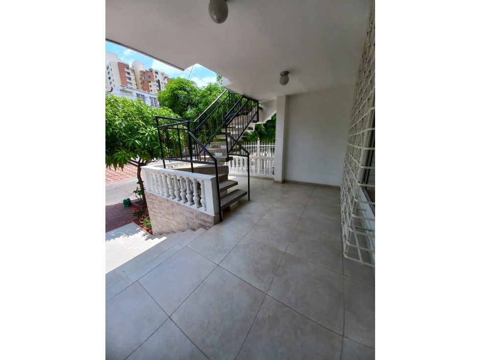 AMPLIA CASA EN LAS DELICIAS — foto 4