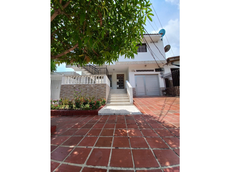 AMPLIA CASA EN LAS DELICIAS — foto 3