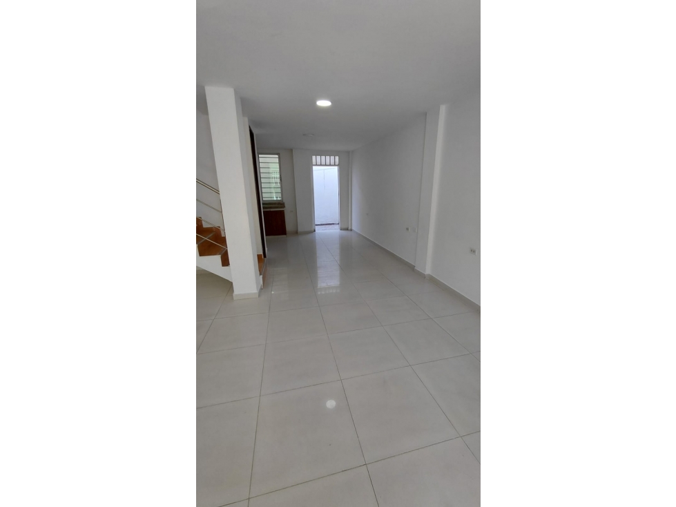 AMPLIA CASA EN VENTA - LA VICTORIA - 3