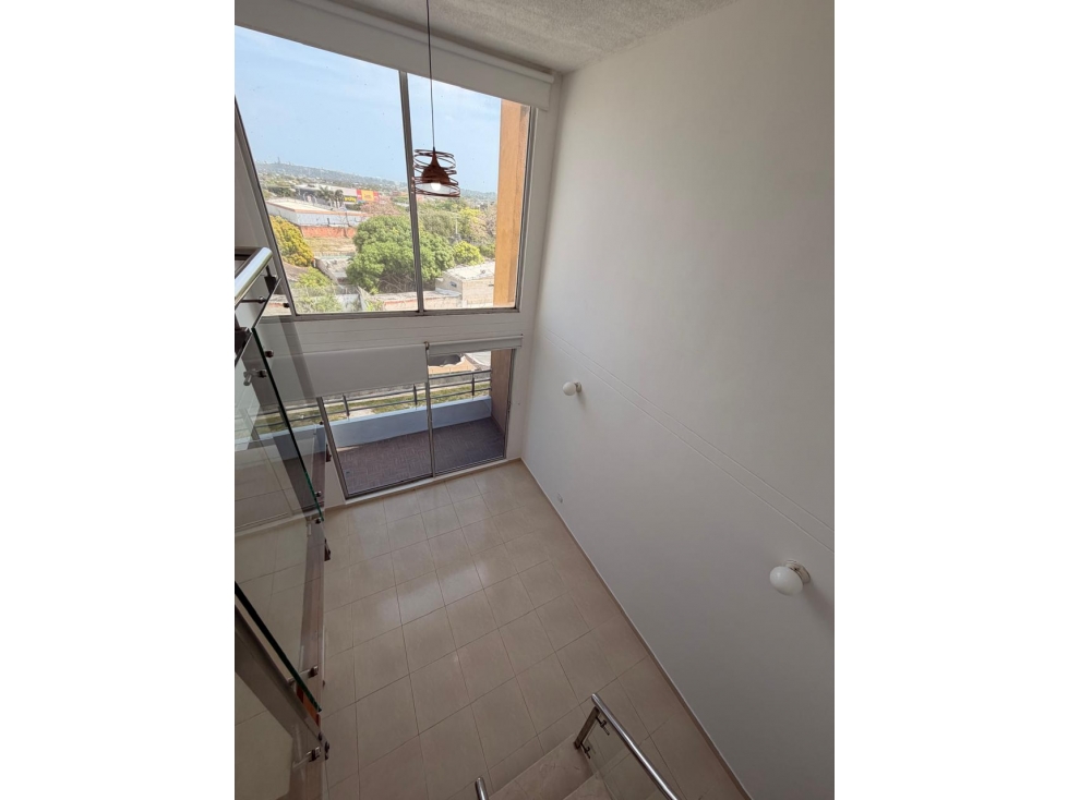Amplio y Fresco PENTHOUSE Duplex en VENTA ubicado Conjunto Villanova. — foto 2