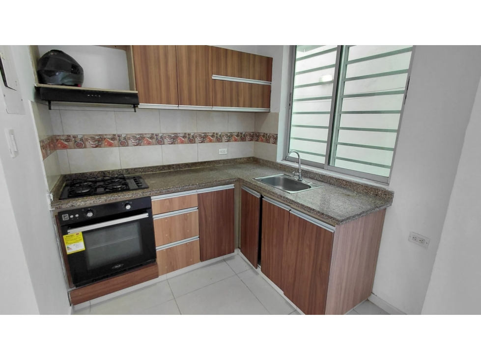 AMPLIA CASA EN VENTA - LA VICTORIA - 2