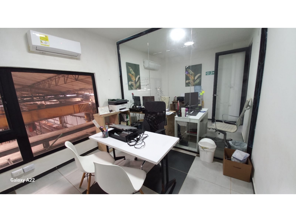 ARRIENDO Amplia y Práctica OFICINA AMOBLADA LA CEIBA