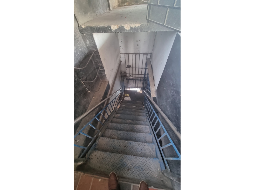 Local comercial en Simon Bolivar 2 PISO - 3