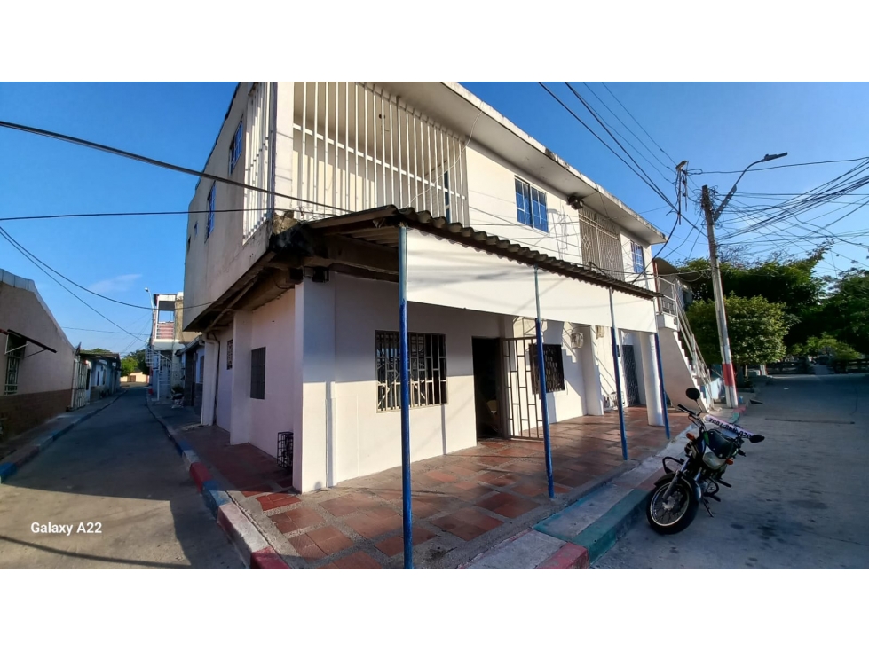 CASA + DOS APTOS EN VENTA LA PRADERA