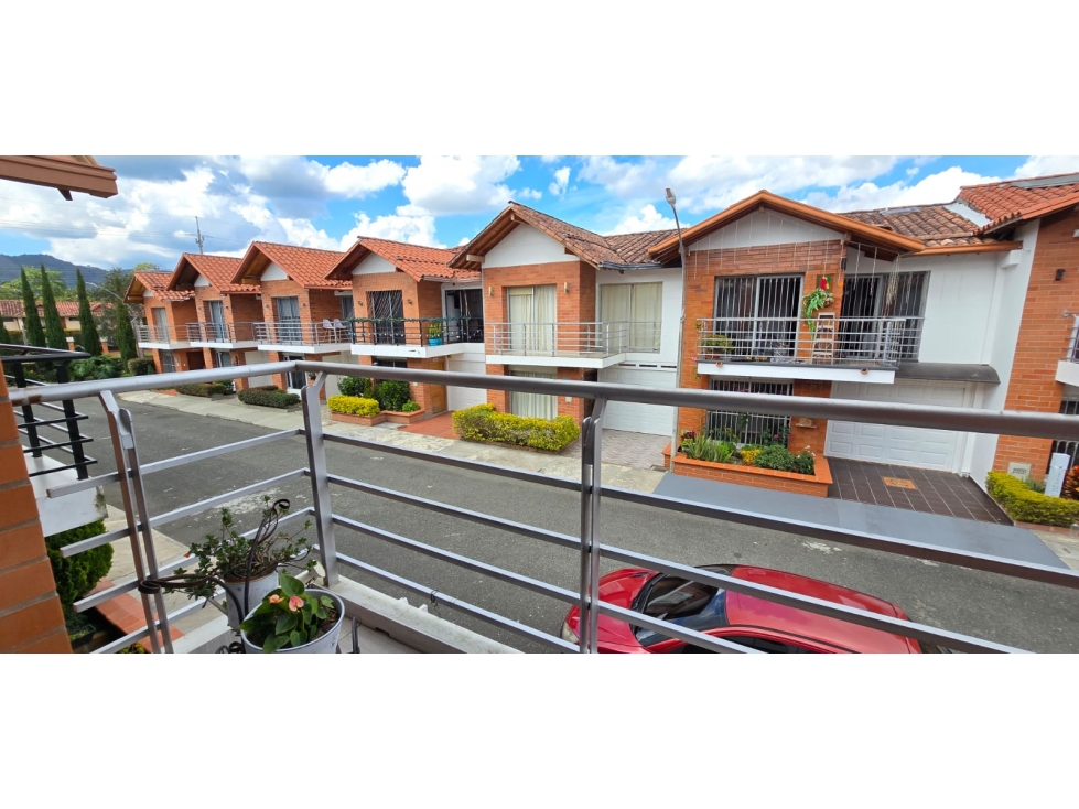Casa en sector jardines de la pradera La Ceja Antioquia.