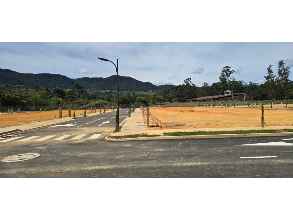 Se vende lote ubicado en el municipio de La Ceja, Antioquia.
