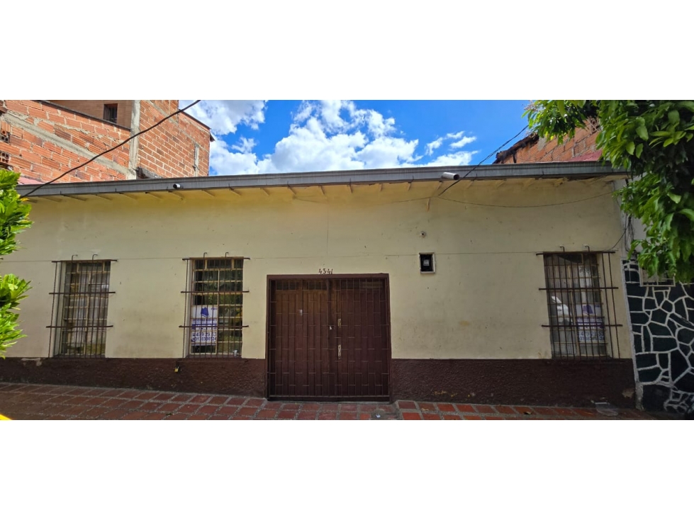Se vende casa en Medellín, Barrio Los Ángeles.