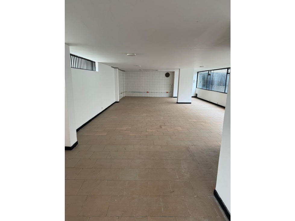 Arriendo-Vendo Local en la Macarena, rentando. — foto 4