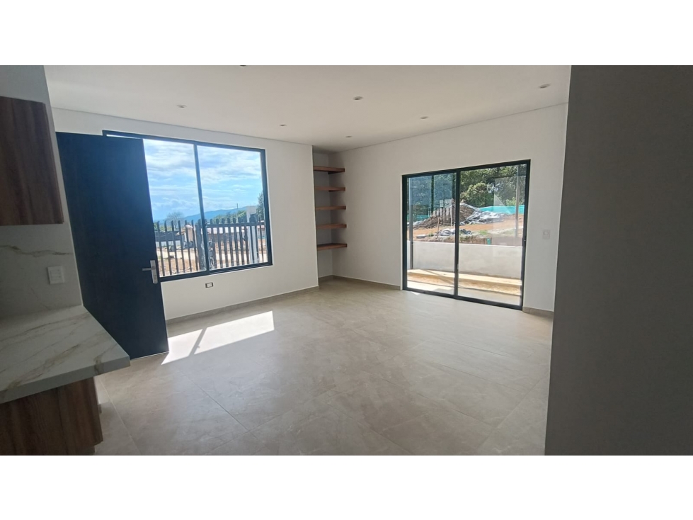 Vendo casa en la mesa en planos - 2