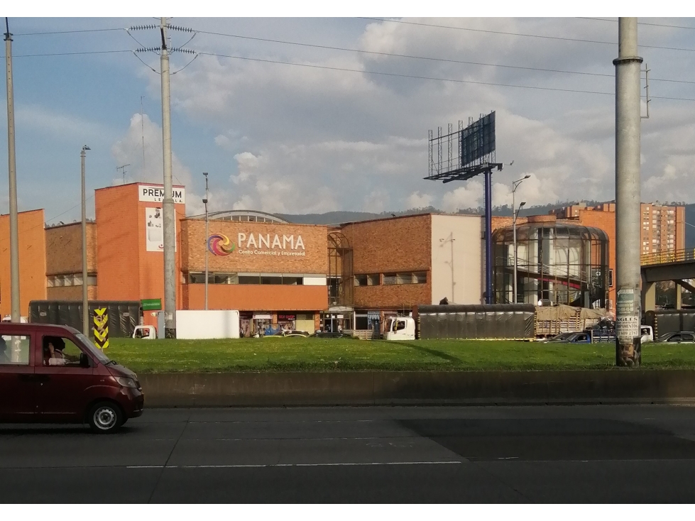 SE VENDE LOCAL EN EL CENTRO COMERCIAL PANAMÁ. UBICADO EN EL NORTE