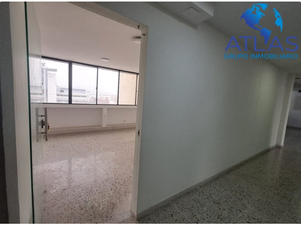 ARRIENDO OFICINA UBICADA EN EL CENTRO DE BUCARAMANGA  COD: 1043 - 5