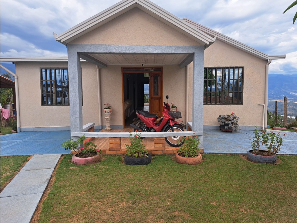 VENTA CASA CAMPESTRE RUITOQUE ALTO TRES ESQUINAS COD:1327 - 5