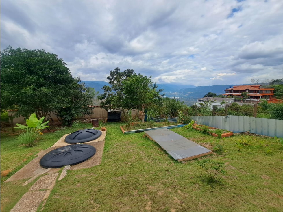 VENTA CASA CAMPESTRE RUITOQUE ALTO TRES ESQUINAS COD:1327 - 4