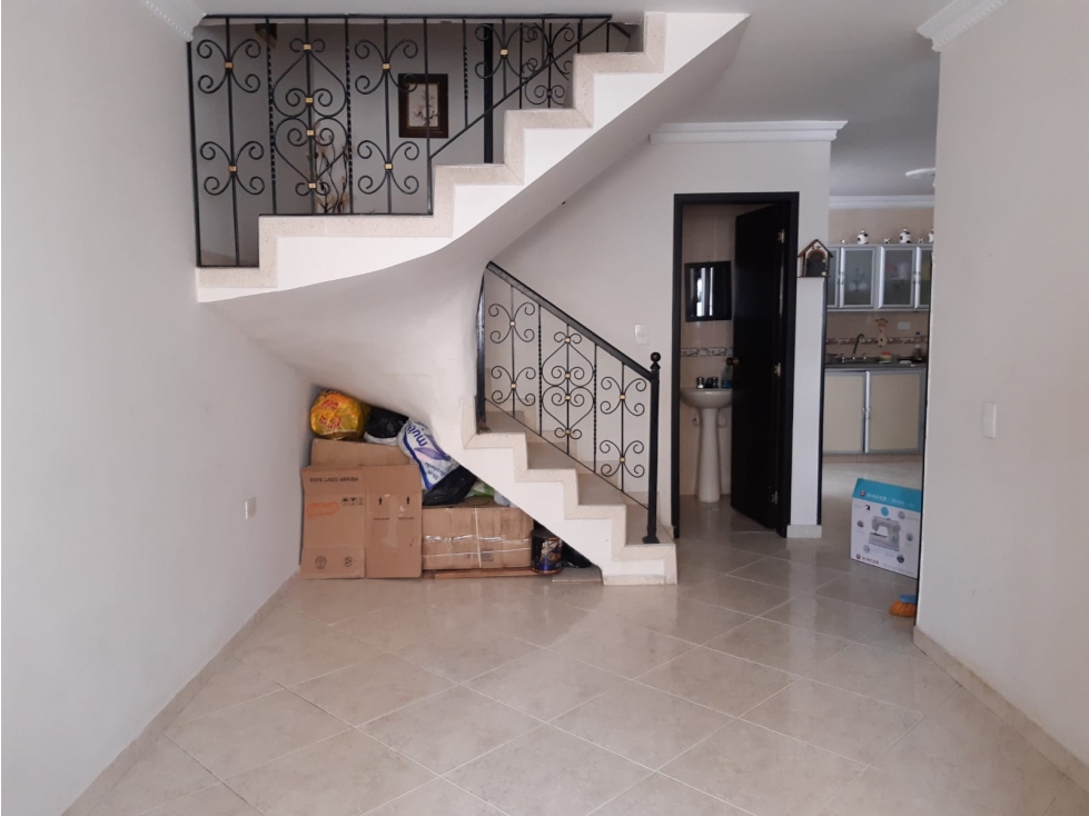VENTA CASA 3 PISOS VILLA CLAVER FLORIDABLANCA COD:1079
