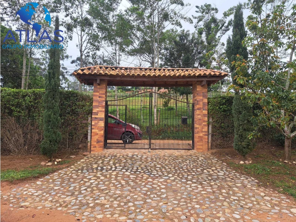 VENTA CASA CAMPESTRE EN RUITOQUE TRES ESQUINAS COD:1150 - 6