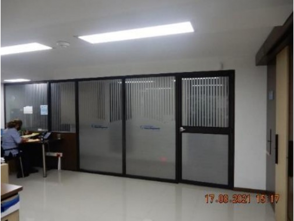 VENTA DE LOCAL AMPLIO EN BUCARAMANGA / CABECERA COD: 516 - 5