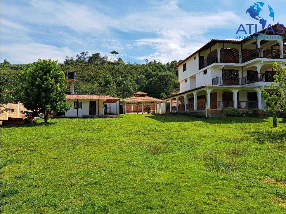 VENTA DE HERMOSA CASA CAMPESTRE RUITOQUE BAJO ACAPULCO COD: 695 - 3