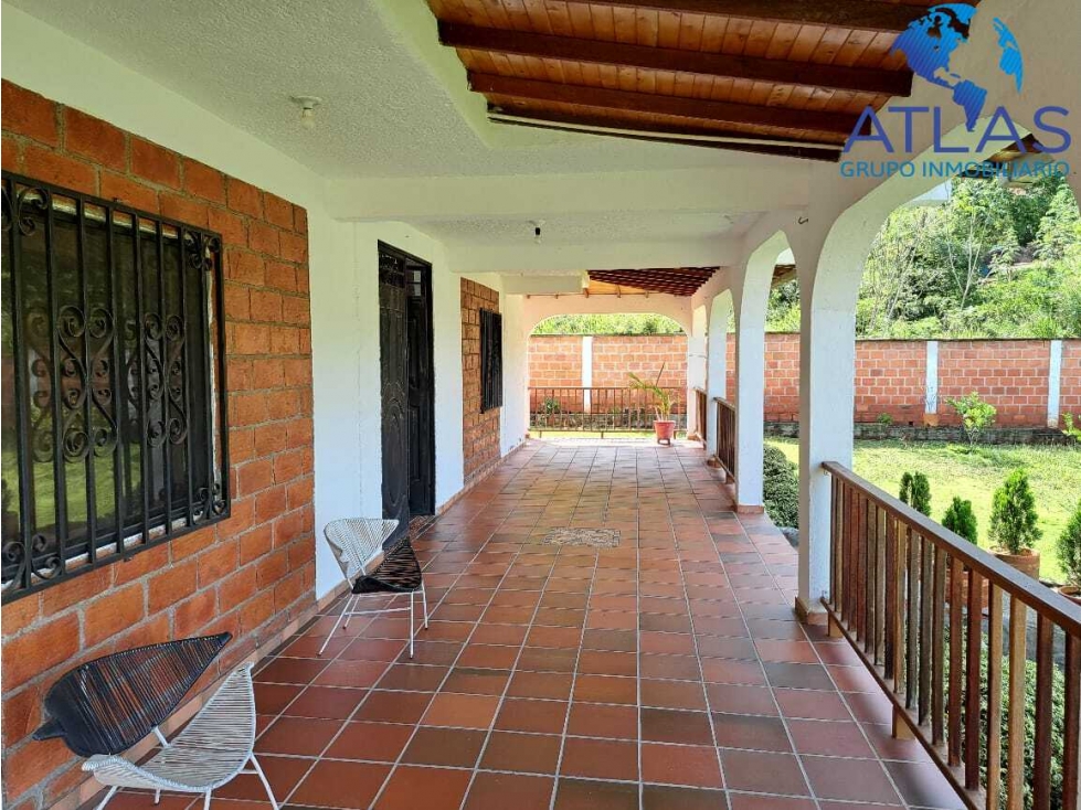 VENTA DE HERMOSA CASA CAMPESTRE RUITOQUE BAJO ACAPULCO COD: 695 - 4