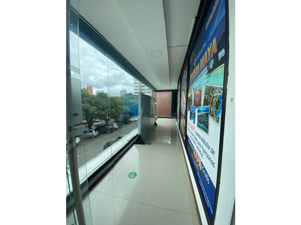 VENTA DE LOCAL AMPLIO EN BUCARAMANGA / CABECERA COD: 516 - 1