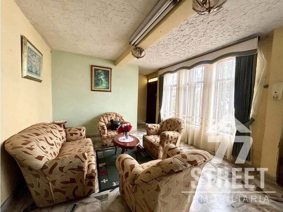 CASA EN VENTA EN CIUDAD JARDÍN POR EL HOTEL SAN MARTÍN - 1