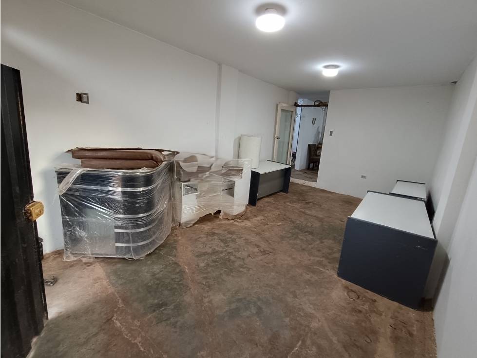 VILLA MARÍA DEL TRIUNFO - VENTA CASA CON COCHERA - ÁREA 128 m2 - 2