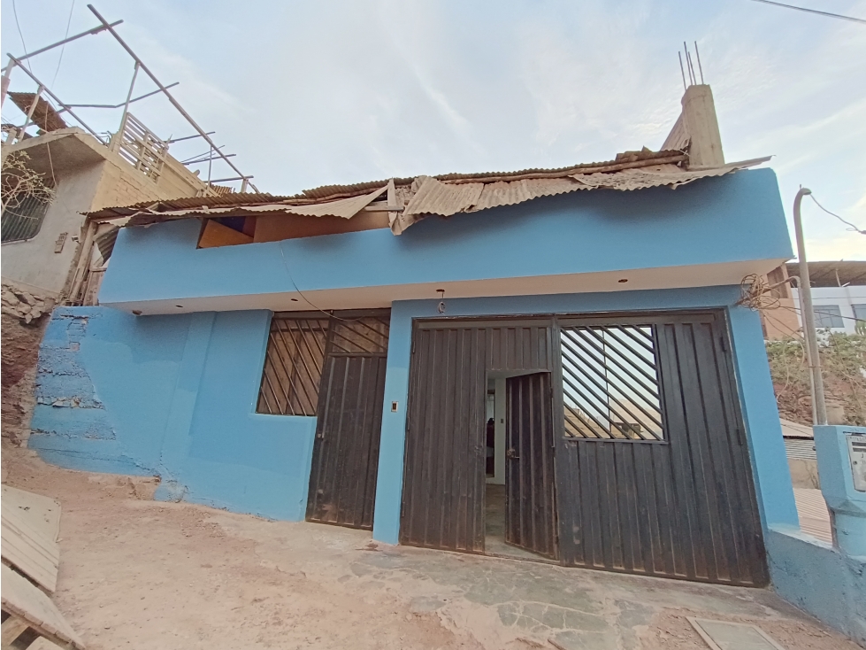 VILLA MARÍA DEL TRIUNFO - VENTA CASA CON COCHERA - ÁREA 128 m2 - 1